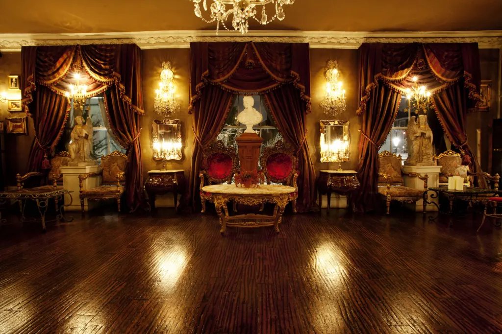 Beach Blanket Babylon — commercial and interiors photograph in London, UK, frame 21 of 44.